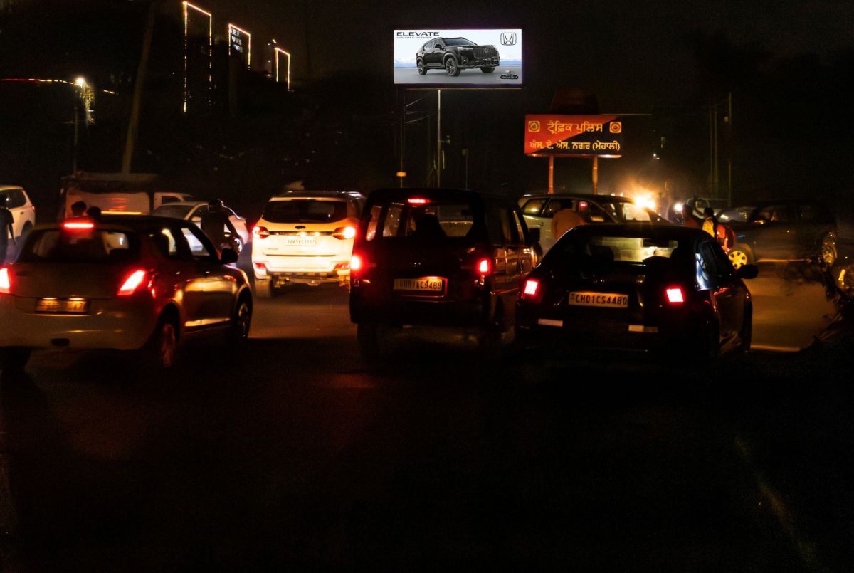 Bestech Lights Facing Railway Station C8
